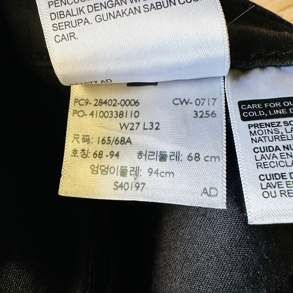 Levi’s Slimming Bootcut Jeans! - Picture 7 of 8